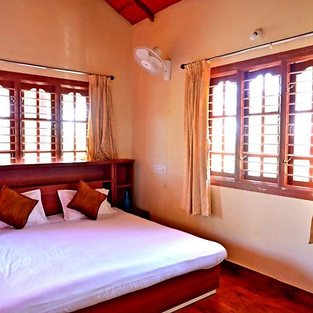 Hulihara Homestay - Full Villa, Coffee Estate & Balcony View Szaklespur Kültér fotó