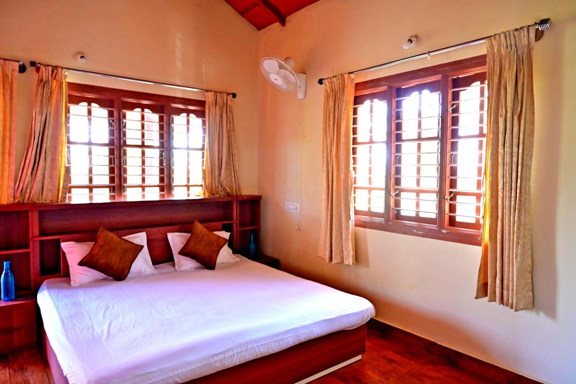 Hulihara Homestay - Full Villa, Coffee Estate & Balcony View Szaklespur Kültér fotó