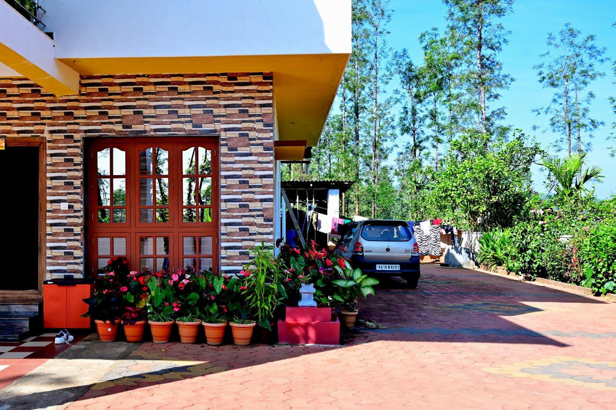 Hulihara Homestay - Full Villa, Coffee Estate & Balcony View Szaklespur Kültér fotó