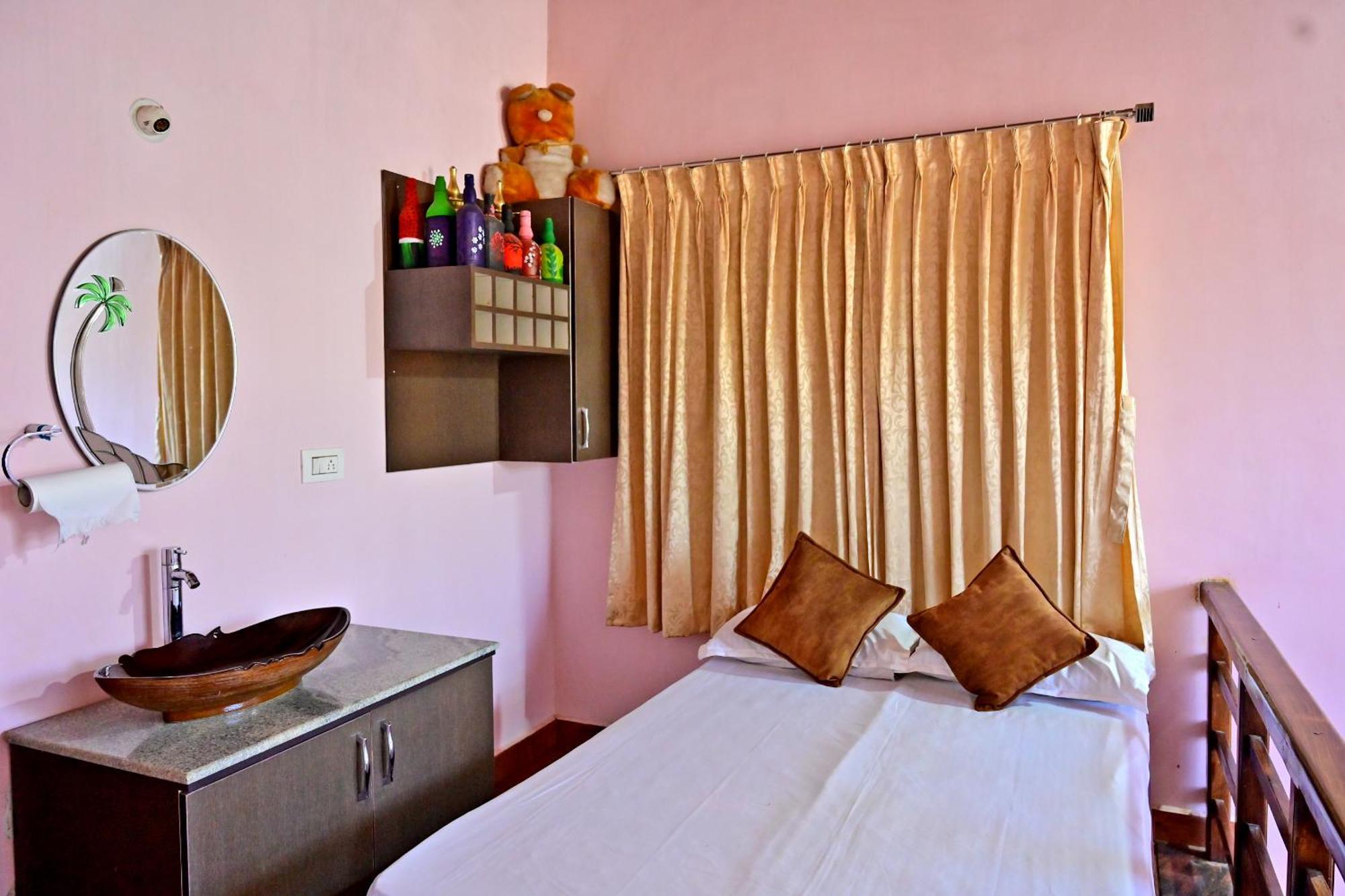 Hulihara Homestay - Full Villa, Coffee Estate & Balcony View Szaklespur Kültér fotó